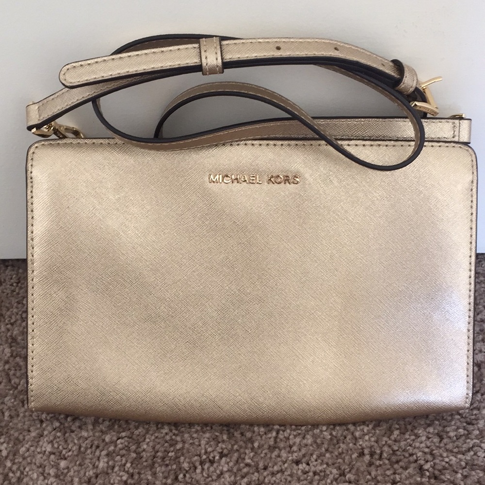 Really cute Michael Kors large crossbody clutch